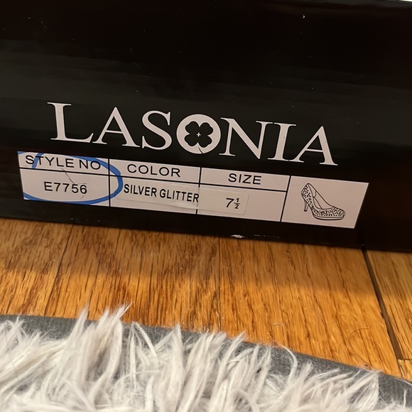 silver pumps - Picture 4 of 4